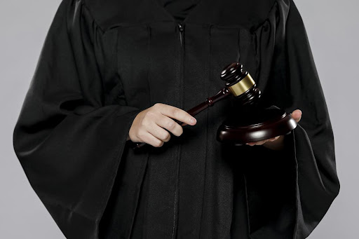 Obrońca z urzędu czy adwokat z wyboru – jakie są różnice?